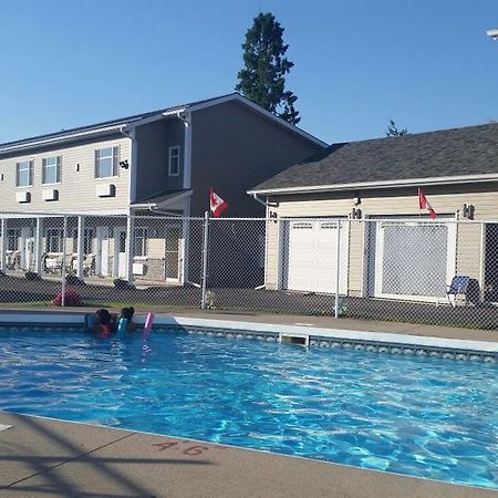 Fox Motor Inn Greater Napanee Dış mekan fotoğraf