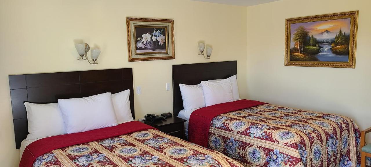 Fox Motor Inn Greater Napanee Dış mekan fotoğraf