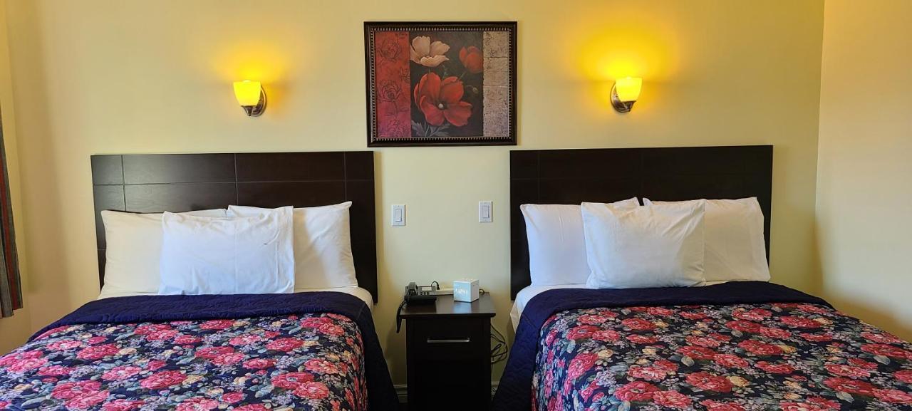 Fox Motor Inn Greater Napanee Dış mekan fotoğraf