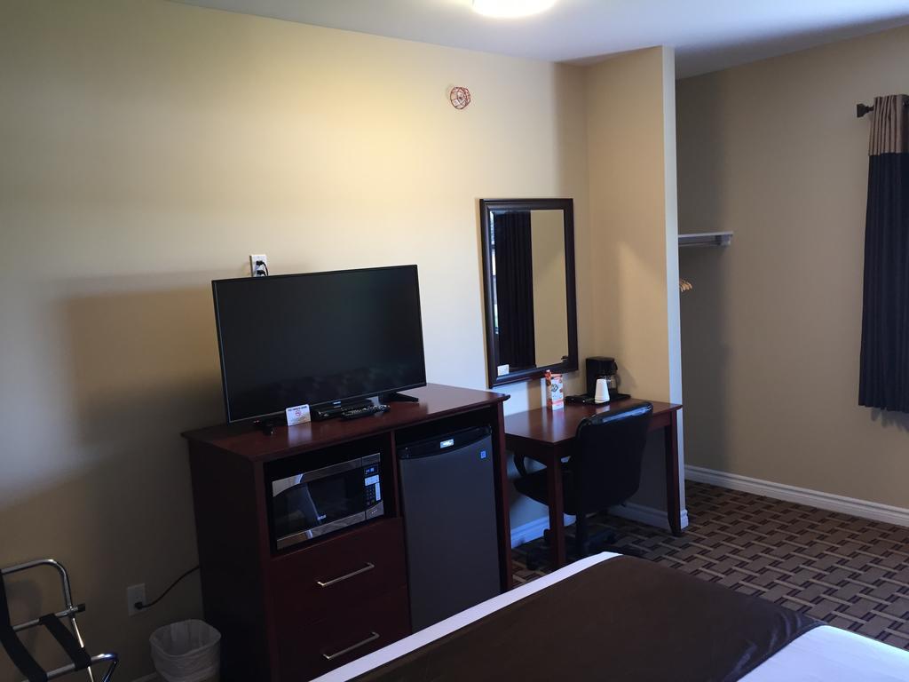 Fox Motor Inn Greater Napanee Dış mekan fotoğraf