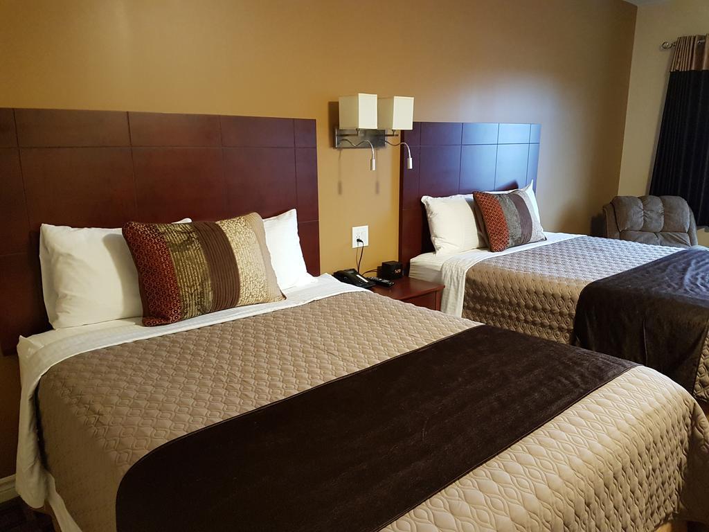 Fox Motor Inn Greater Napanee Dış mekan fotoğraf