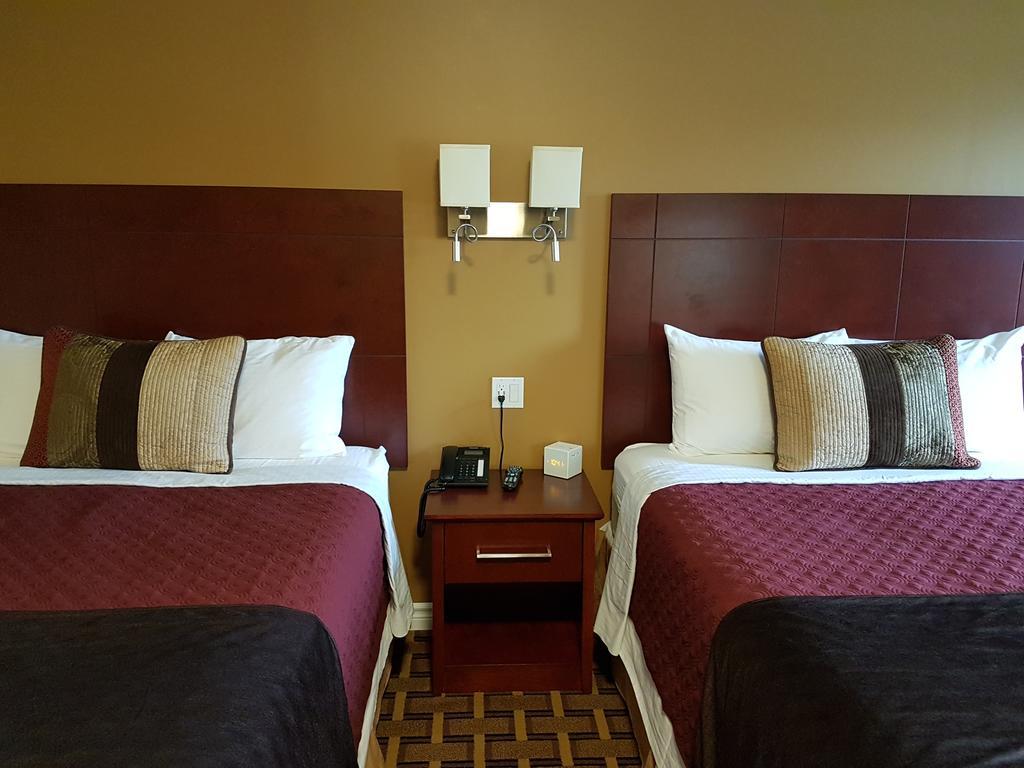 Fox Motor Inn Greater Napanee Dış mekan fotoğraf