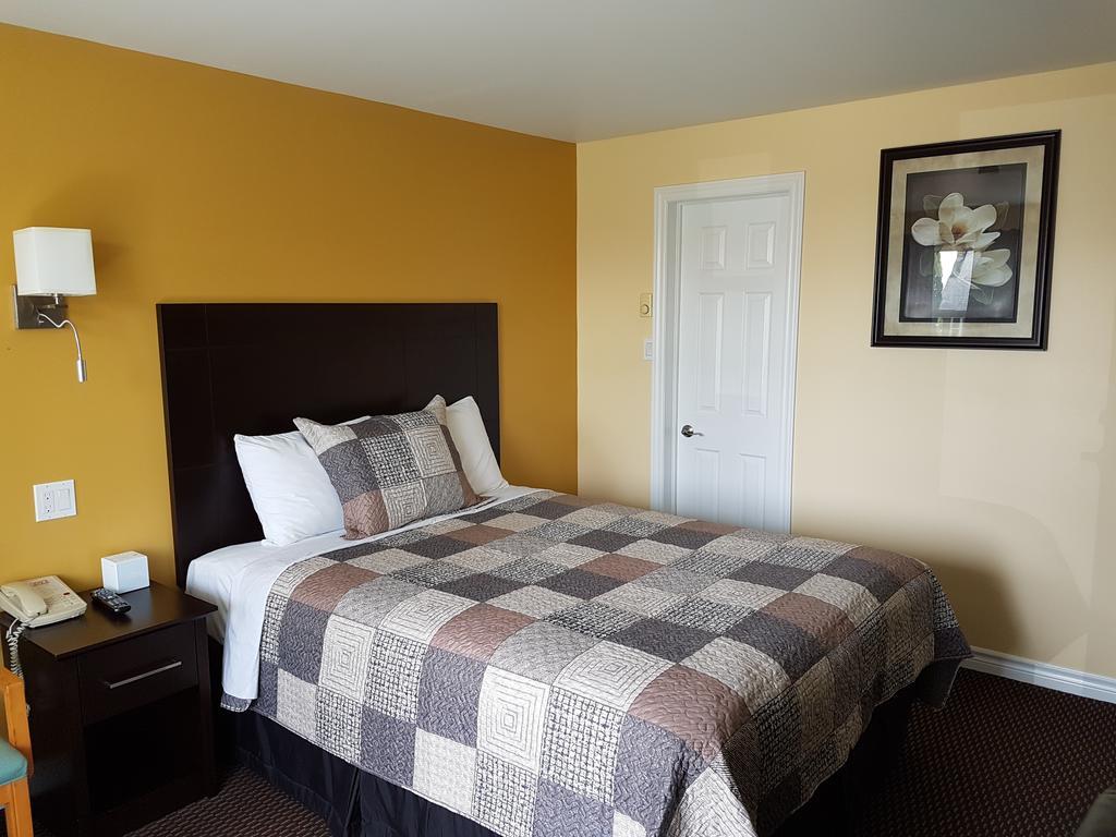 Fox Motor Inn Greater Napanee Oda fotoğraf