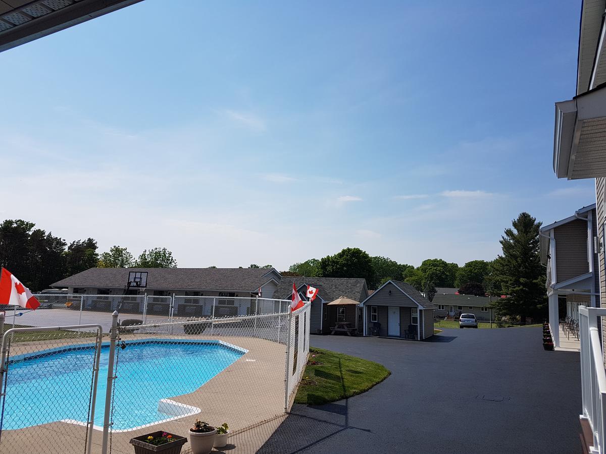 Fox Motor Inn Greater Napanee Dış mekan fotoğraf