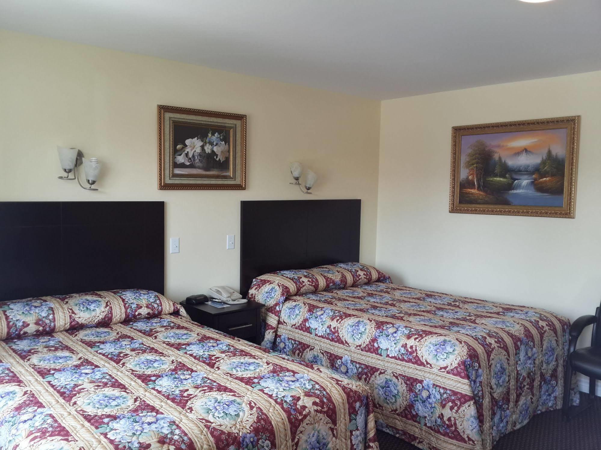 Fox Motor Inn Greater Napanee Dış mekan fotoğraf