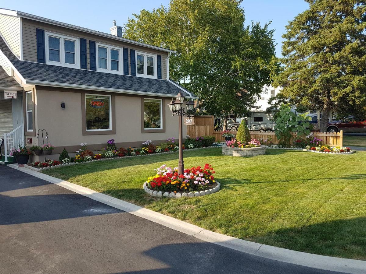 Fox Motor Inn Greater Napanee Dış mekan fotoğraf