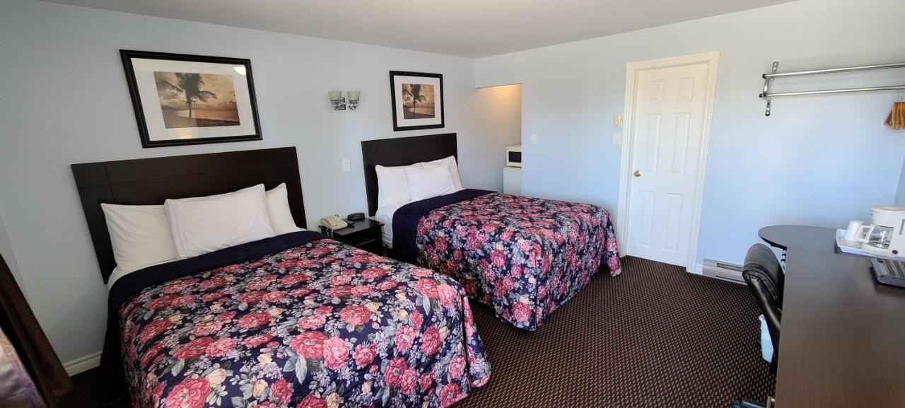 Fox Motor Inn Greater Napanee Dış mekan fotoğraf