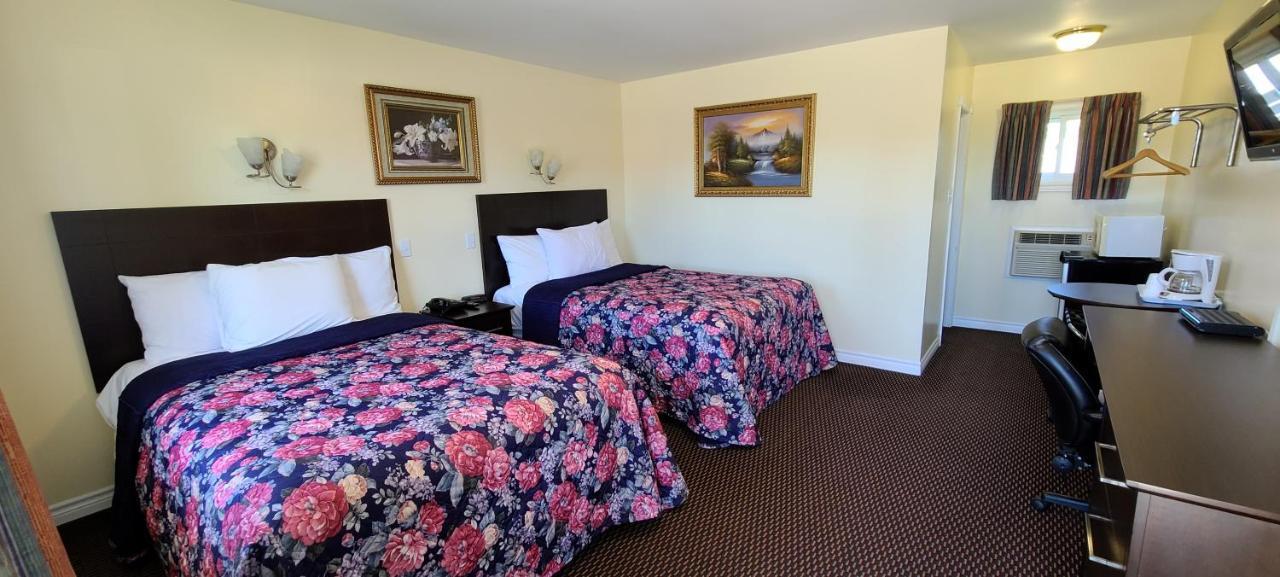Fox Motor Inn Greater Napanee Dış mekan fotoğraf