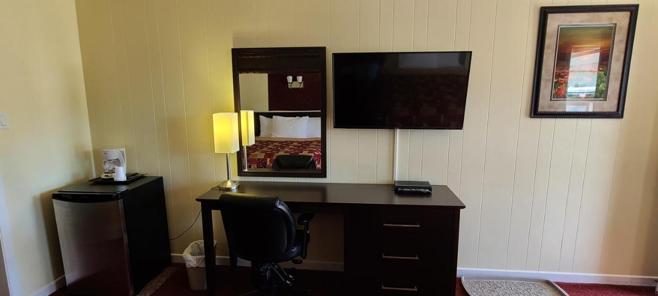 Fox Motor Inn Greater Napanee Dış mekan fotoğraf